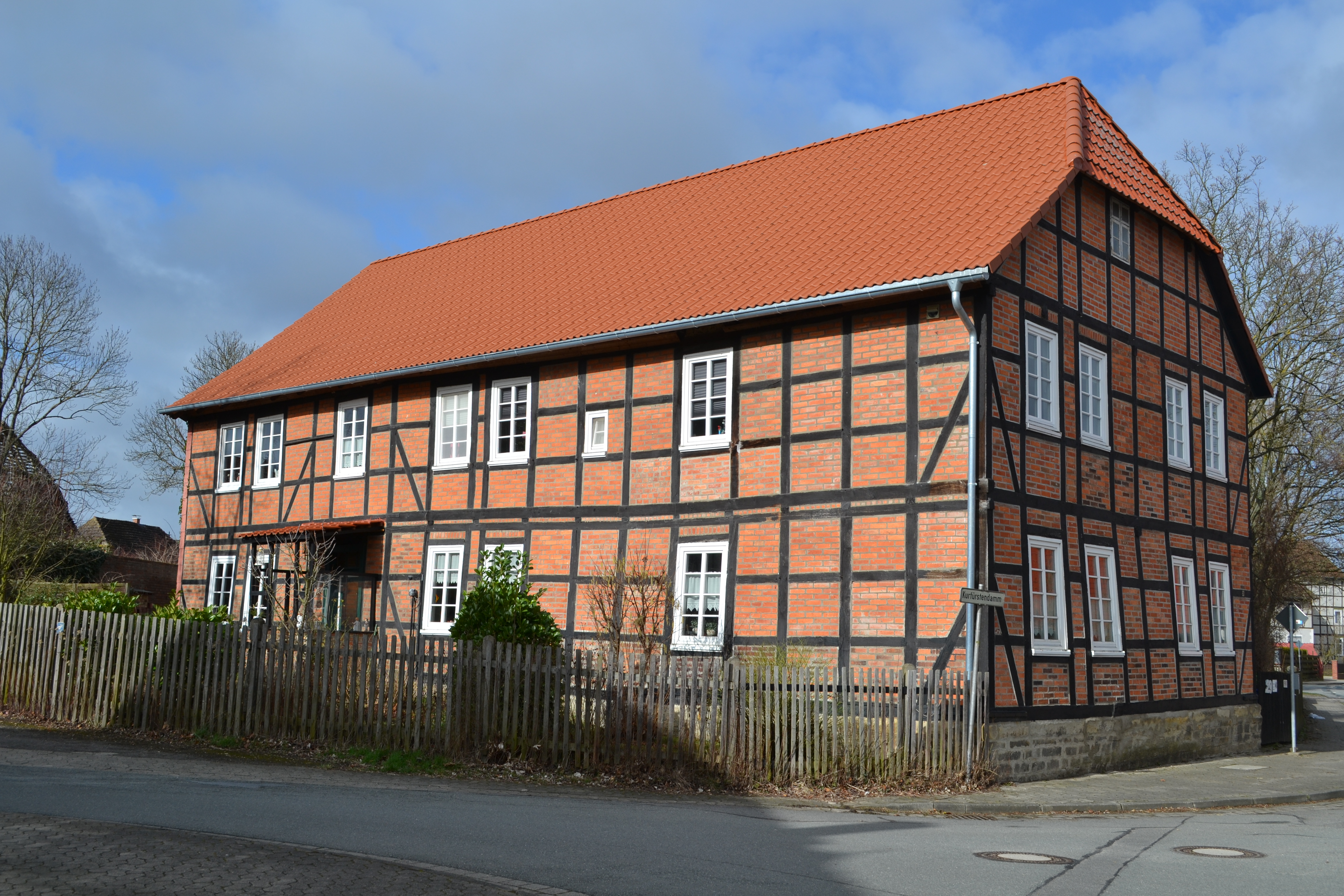 Stilgerechte Dachsanierung eines historischen Fachwerkhauses